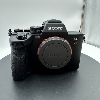 Sony A7R V Digital Camera READ MINTY