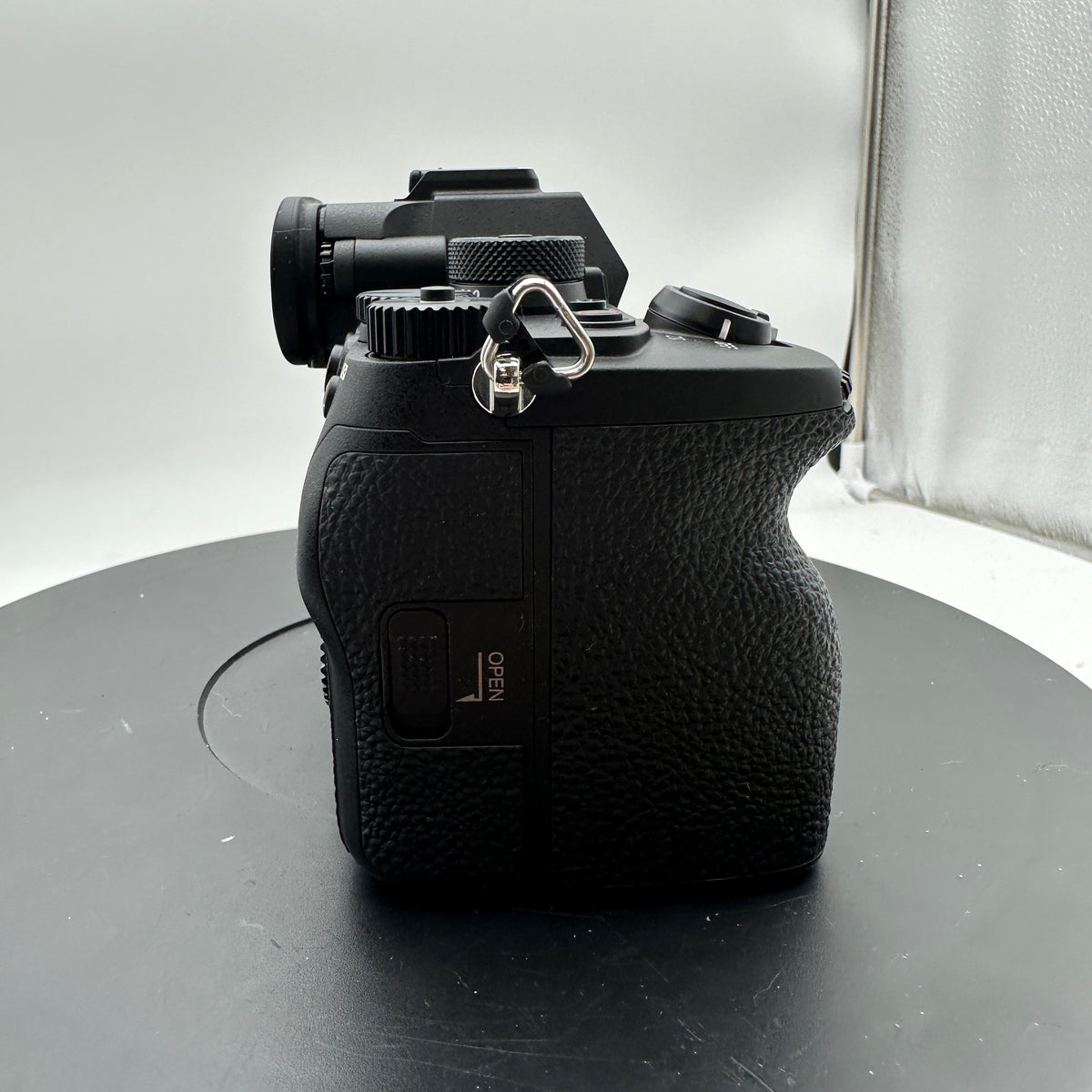Sony A7R V Digital Camera READ MINTY