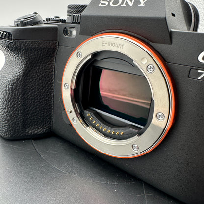 Sony A7R V Digital Camera READ MINTY