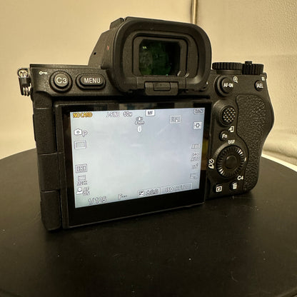 Sony A7R V Digital Camera READ MINTY