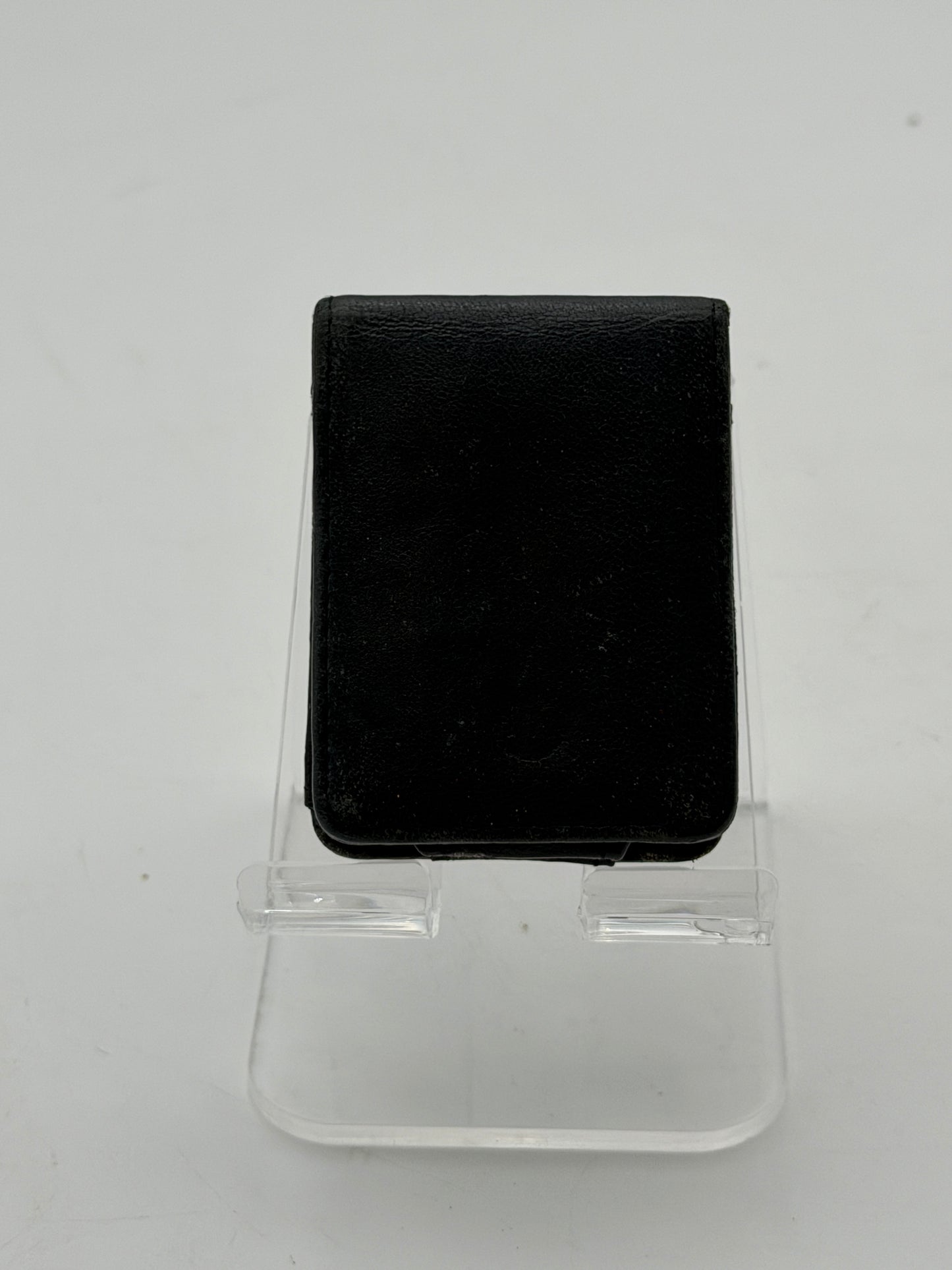 Apple iPod Nano 3rd Gen A1236 4GB Silver MP3 Player with Leather Case