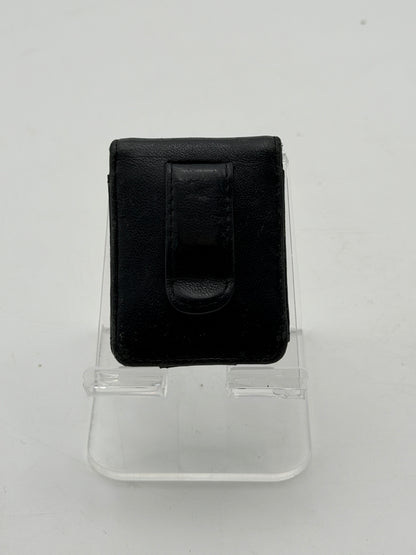 Apple iPod Nano 3rd Gen A1236 4GB Silver MP3 Player with Leather Case