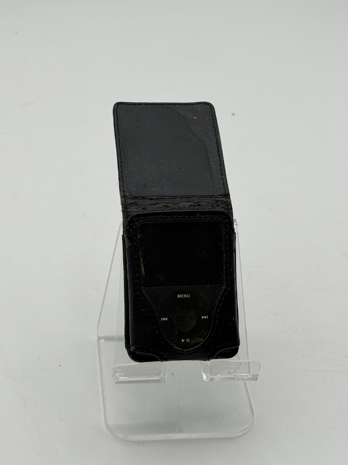 Apple iPod Nano 3rd Gen A1236 4GB Silver MP3 Player with Leather Case