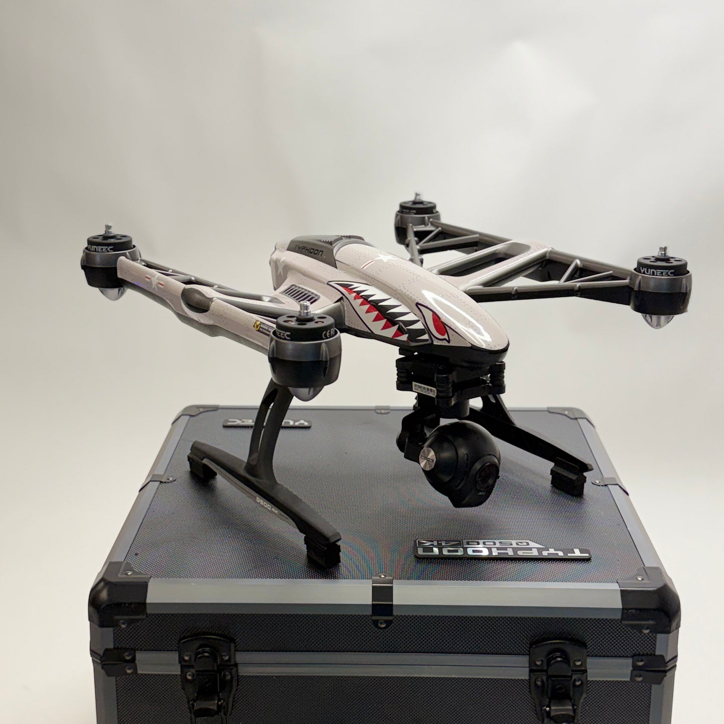 Yuneec Typhoon Q500 4K Quadrocopter Drone Kit with Controller & Accessories