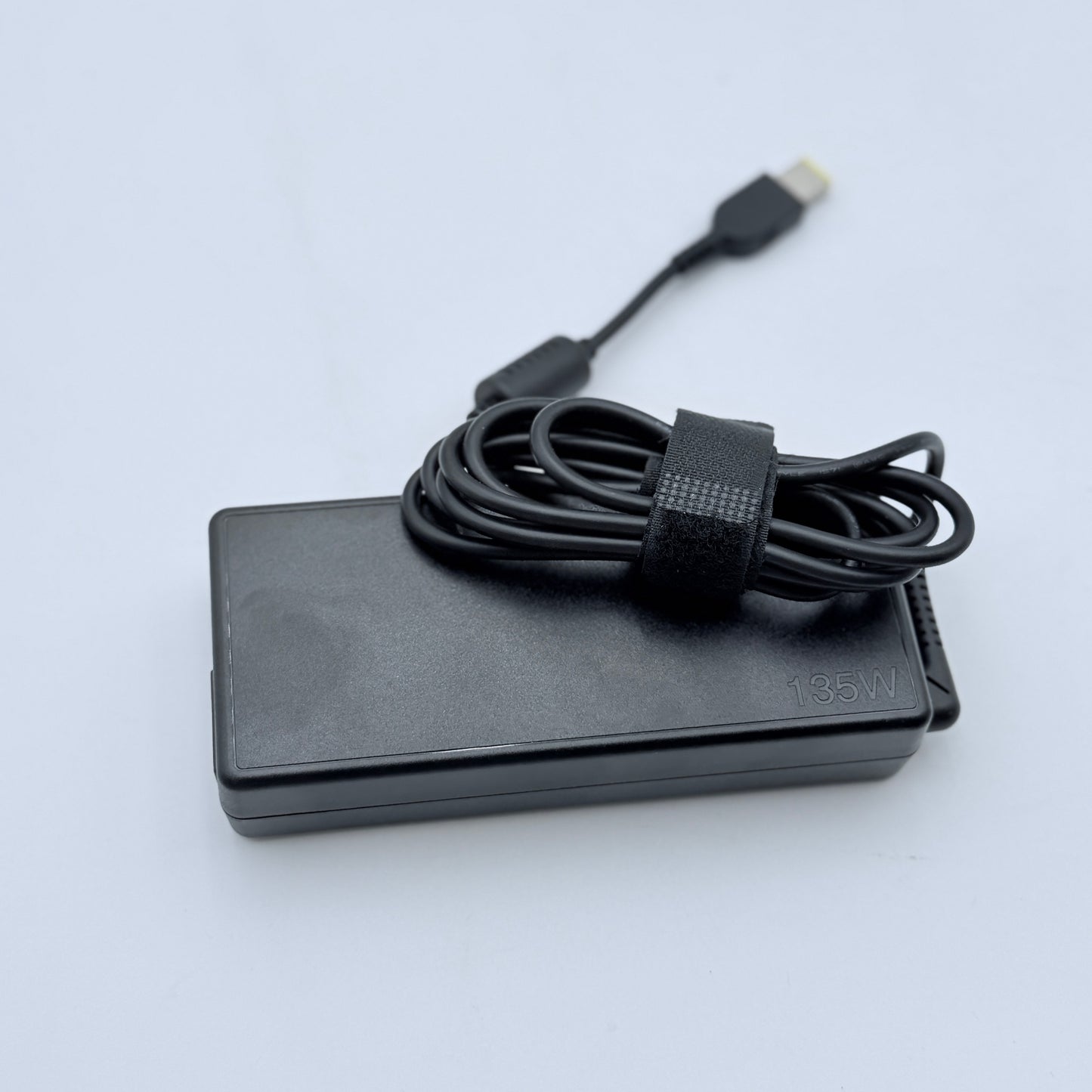 Lenovo ThinkPad Thunderbolt 3 Dock Gen 2 + OEM 135W Laptop PSU