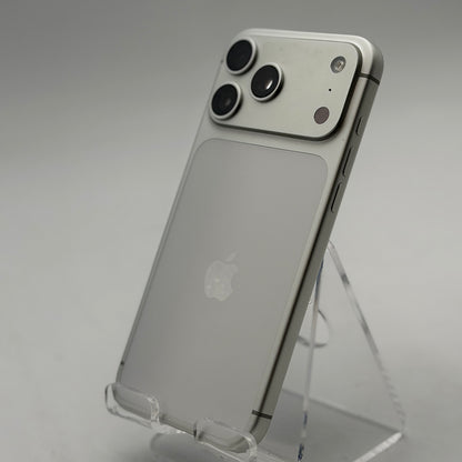 Apple iPhone 17 Pro Max UNLOCKED - 256GB - Silver