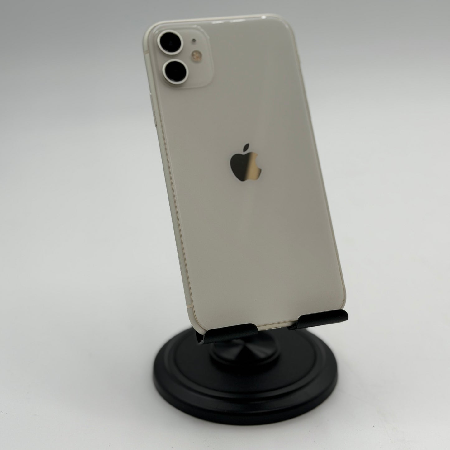 Used Apple iPhone 11 - 128GB - White - Unlocked