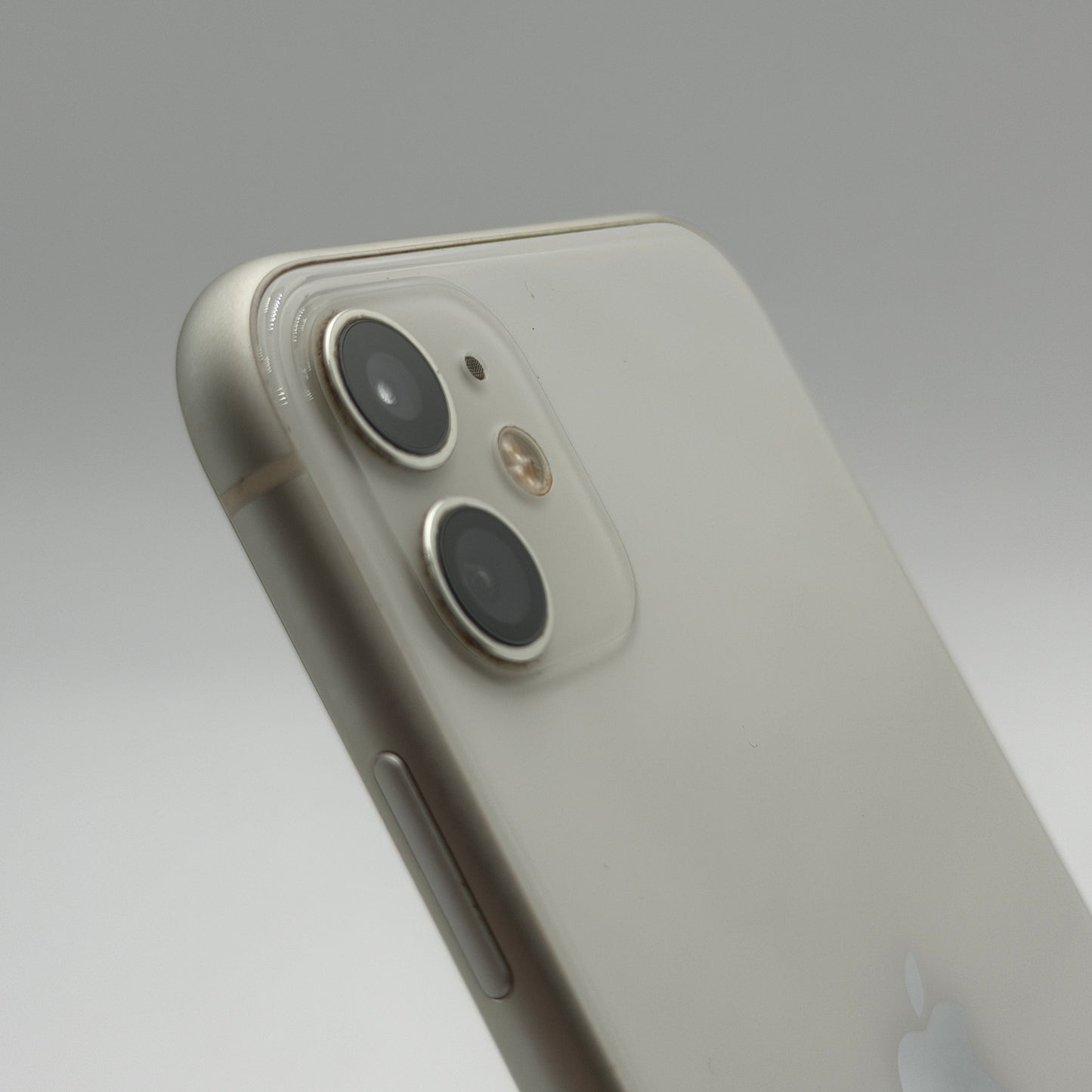 Used Apple iPhone 11 - 128GB - White - Unlocked