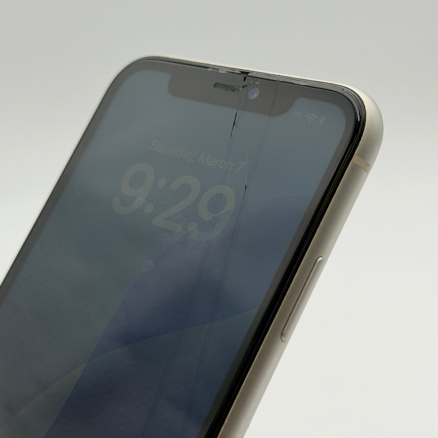 Used Apple iPhone 11 - 128GB - White - Unlocked