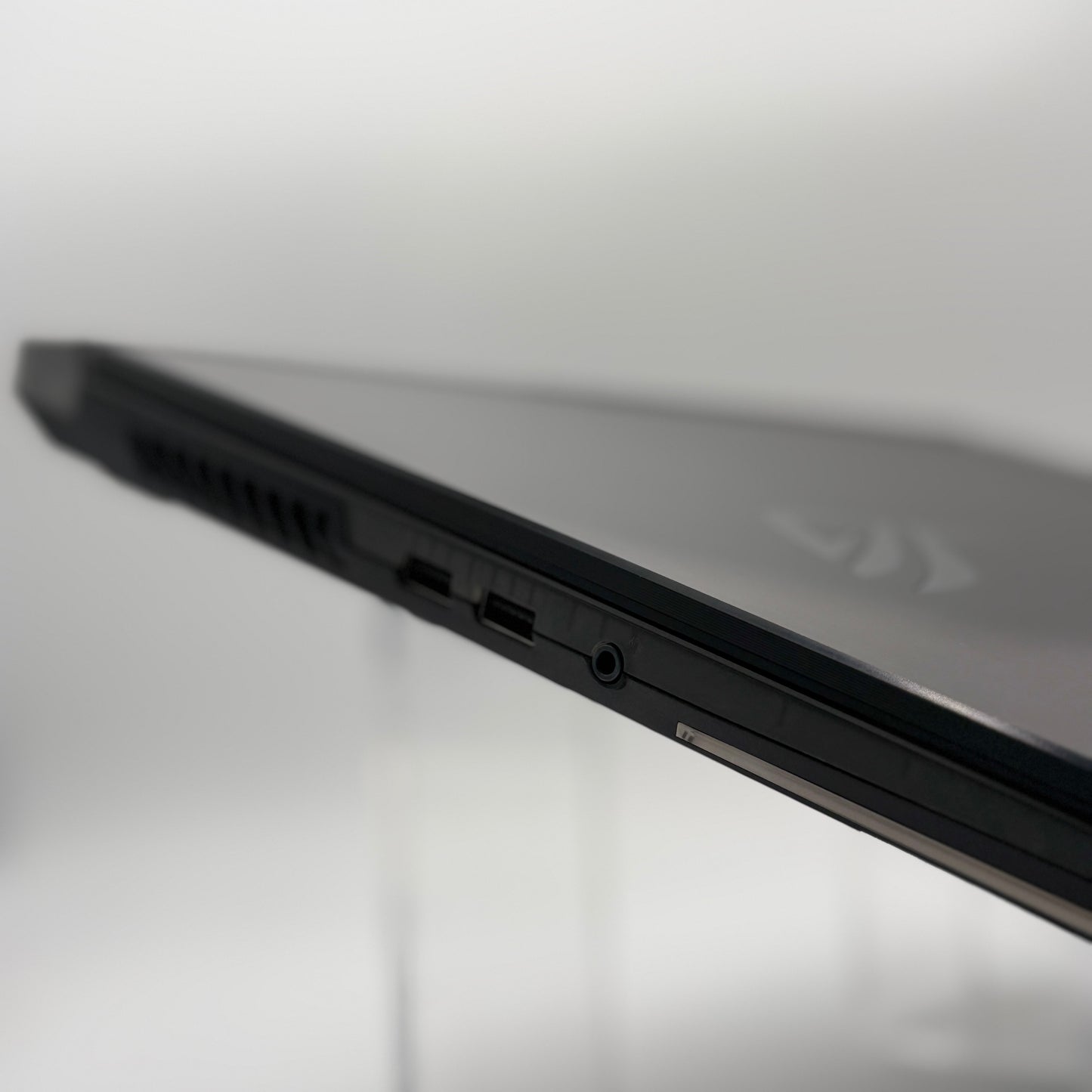 Asus ROG Strix Scar 17 G7337 Gaming Laptop - Core i7, RTX 3060, 2TB HDD