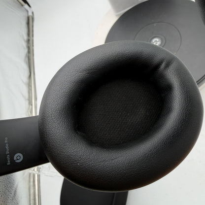 Beats Studio Pro A2924 Wireless Headphones Black MINTY