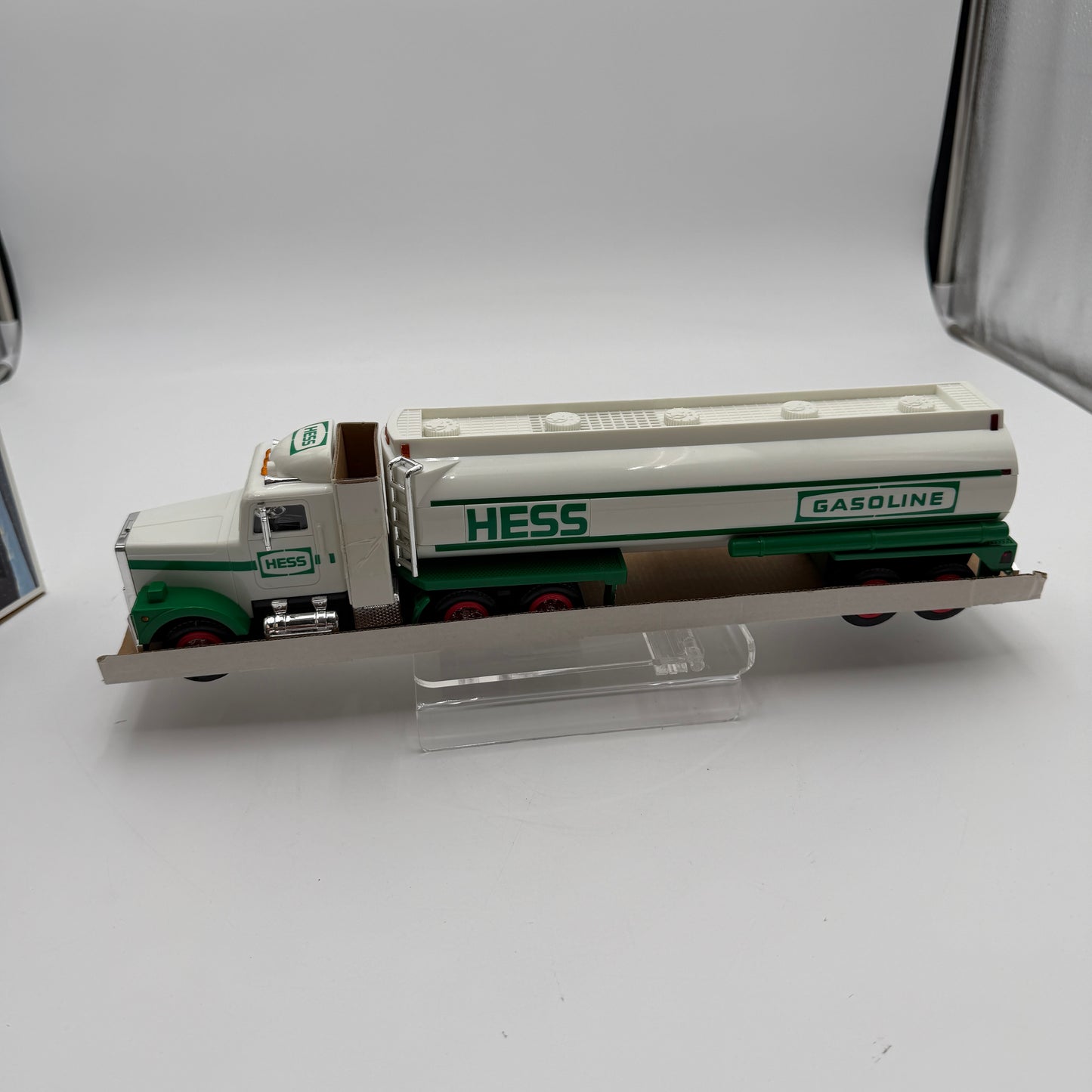 HESS 1990 Tanker Truck New Stored with Batteries Removed