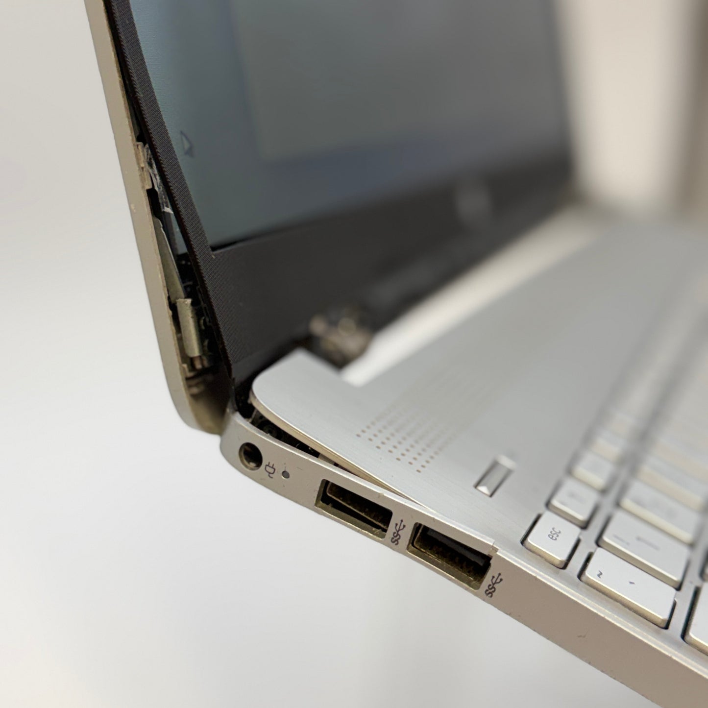 HP 15-DY5XXX Laptop - 1TB, 32GB RAM, Core i3-1215U for Parts or Repair
