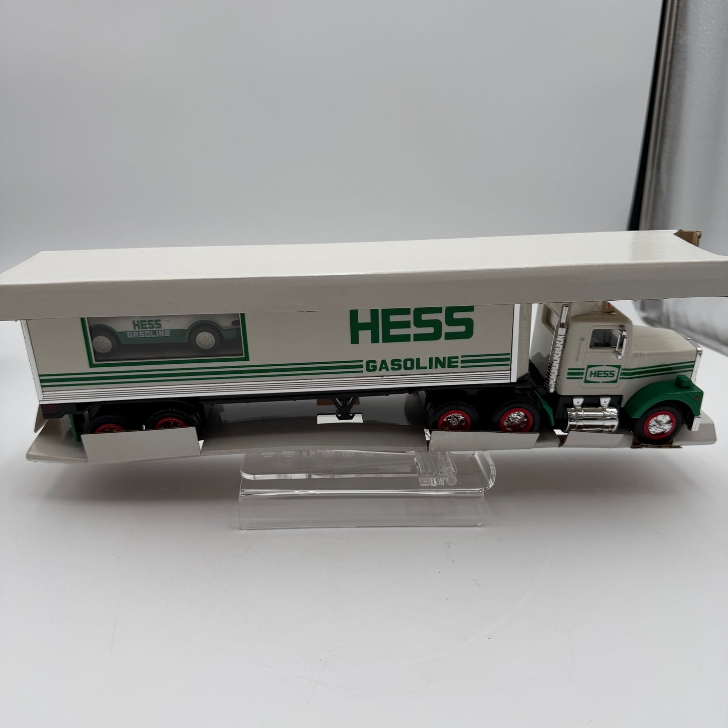 HESS 1992 18 Wheeler and Racer New Stored with Batteries Removed
