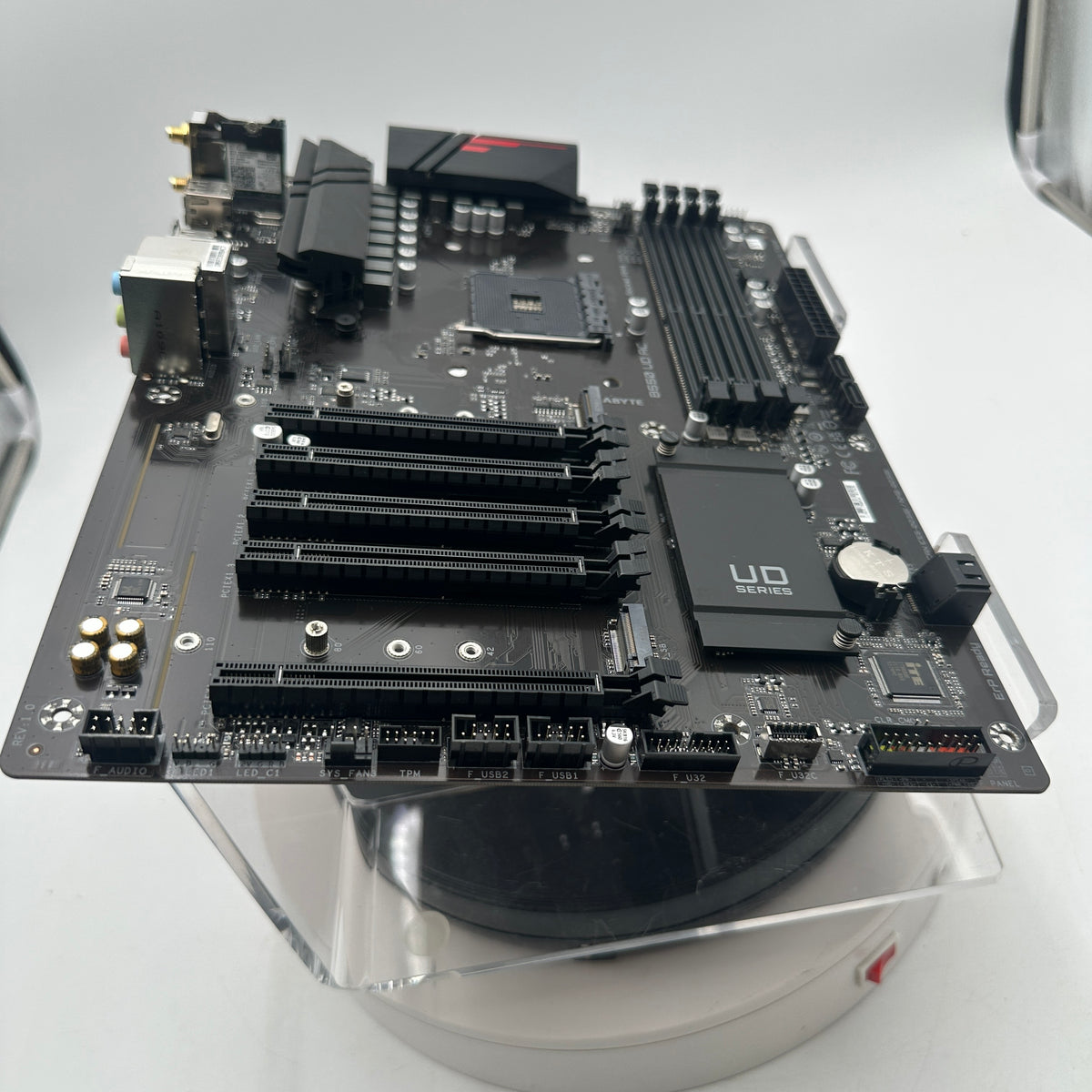 Gigabyte 8550 UD AC Motherboard