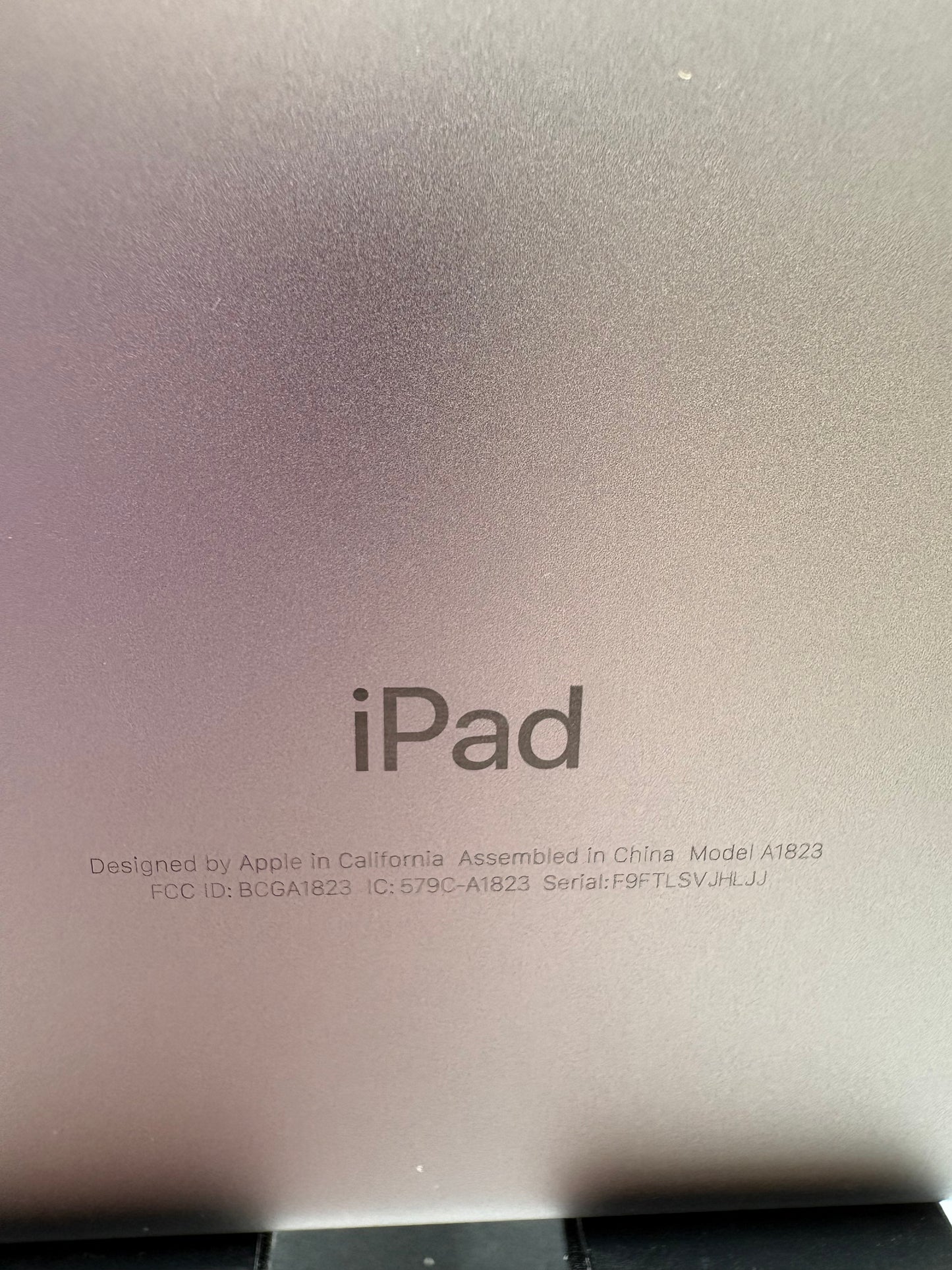 Apple iPad (5th Gen) Silver A1823 32GB WiFi Cellular Unlocked