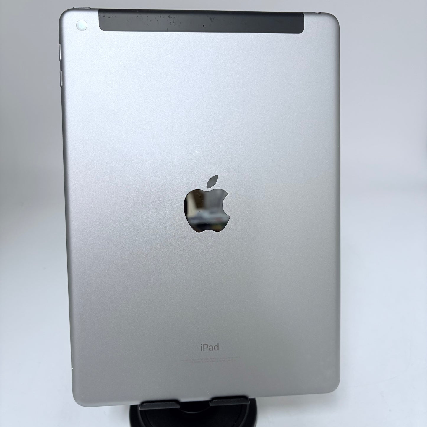 Apple iPad (5th Gen) Silver A1823 32GB WiFi Cellular Unlocked
