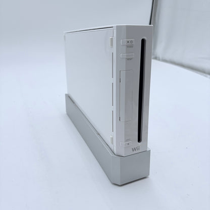 Nintendo Wii RVL-001 2006 Video Game System White Two Controllers