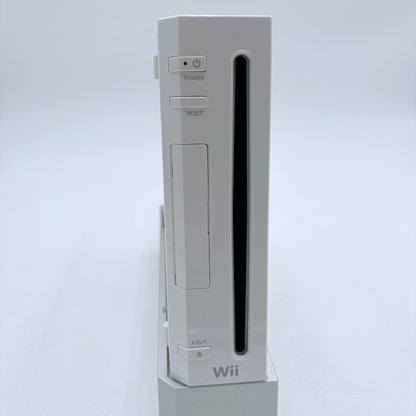Nintendo Wii RVL-001 2006 Video Game System White Two Controllers