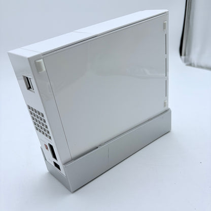 Nintendo Wii RVL-001 2006 Video Game System White Two Controllers