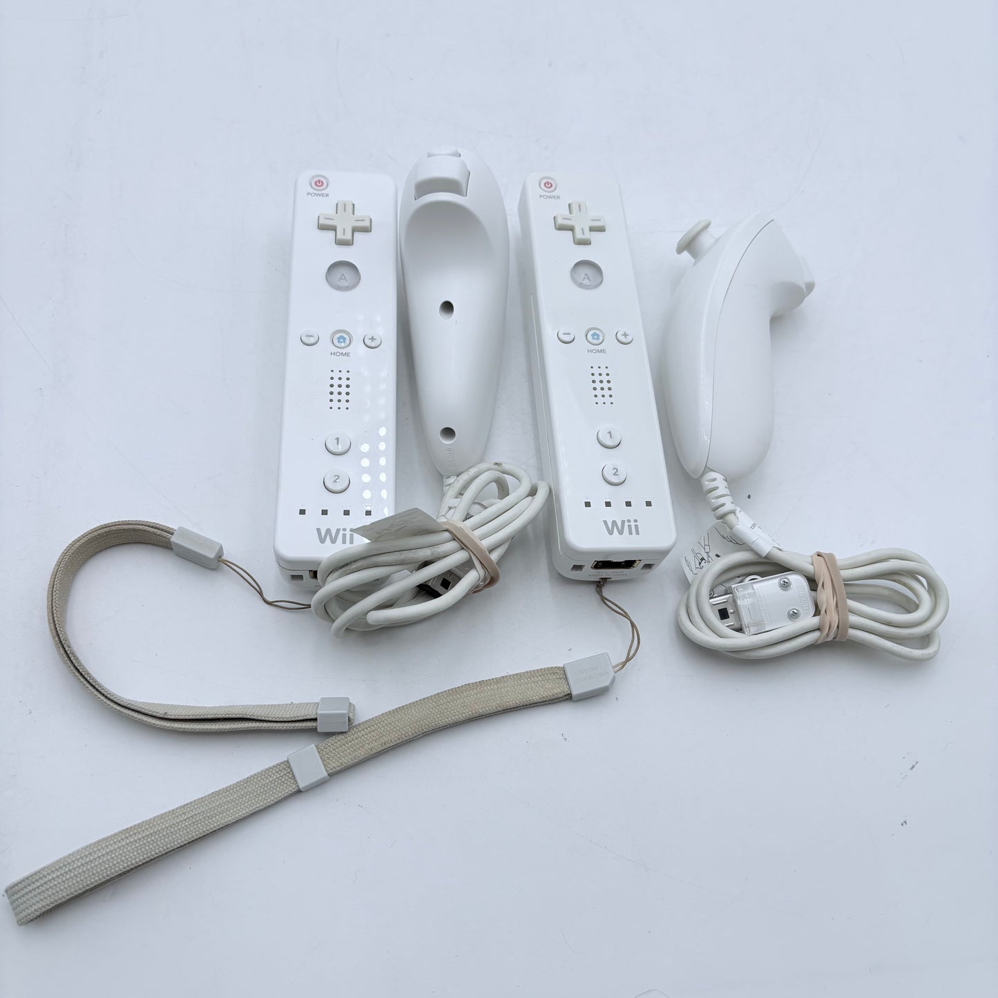 Nintendo Wii RVL-001 2006 Video Game System White Two Controllers