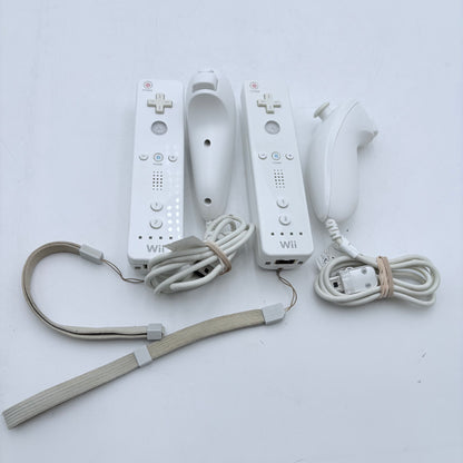 Nintendo Wii RVL-001 2006 Video Game System White Two Controllers