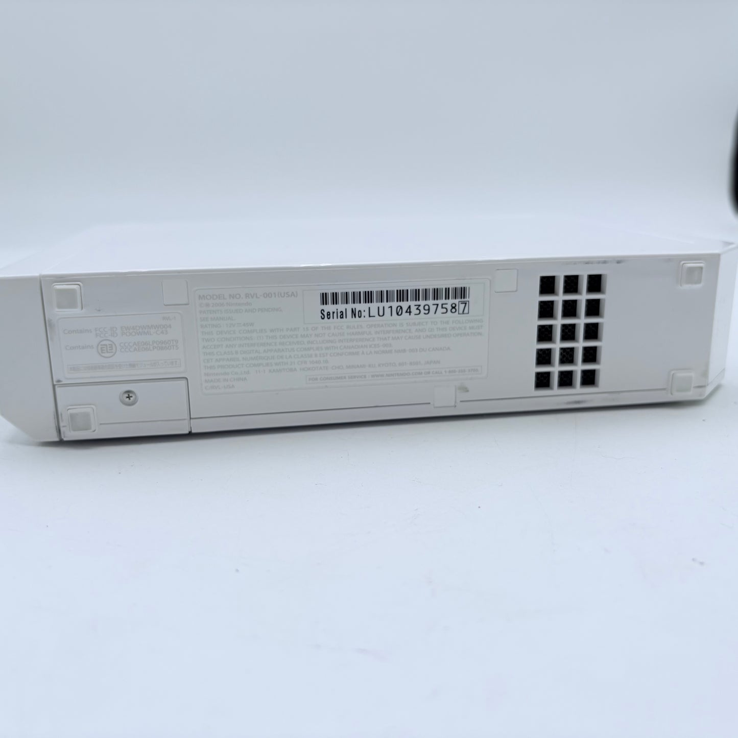 Nintendo Wii RVL-001 2006 Video Game System White Two Controllers