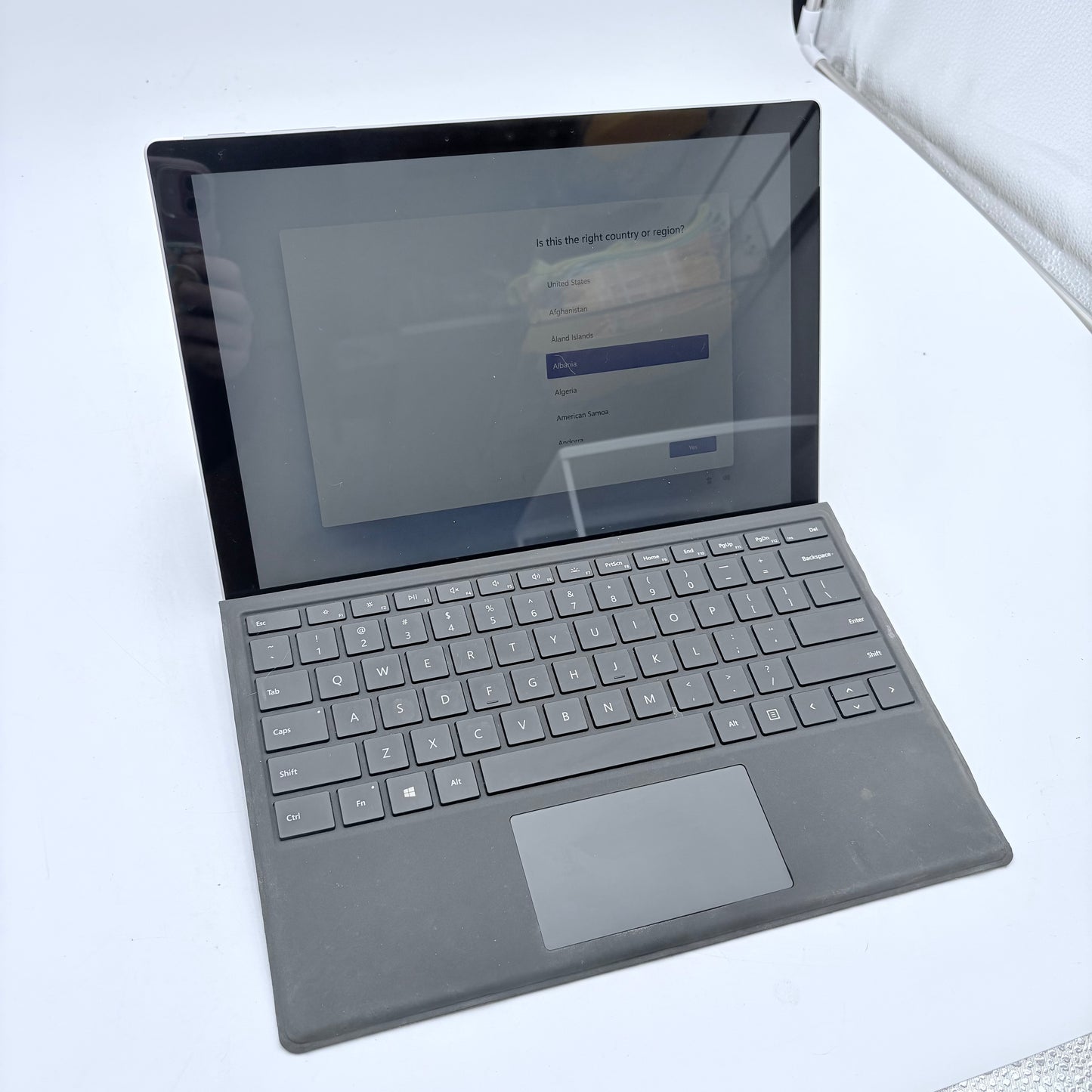 Microsoft Surface Pro 7 1866 12-inch Core i3 4GB 128GB Black 2019