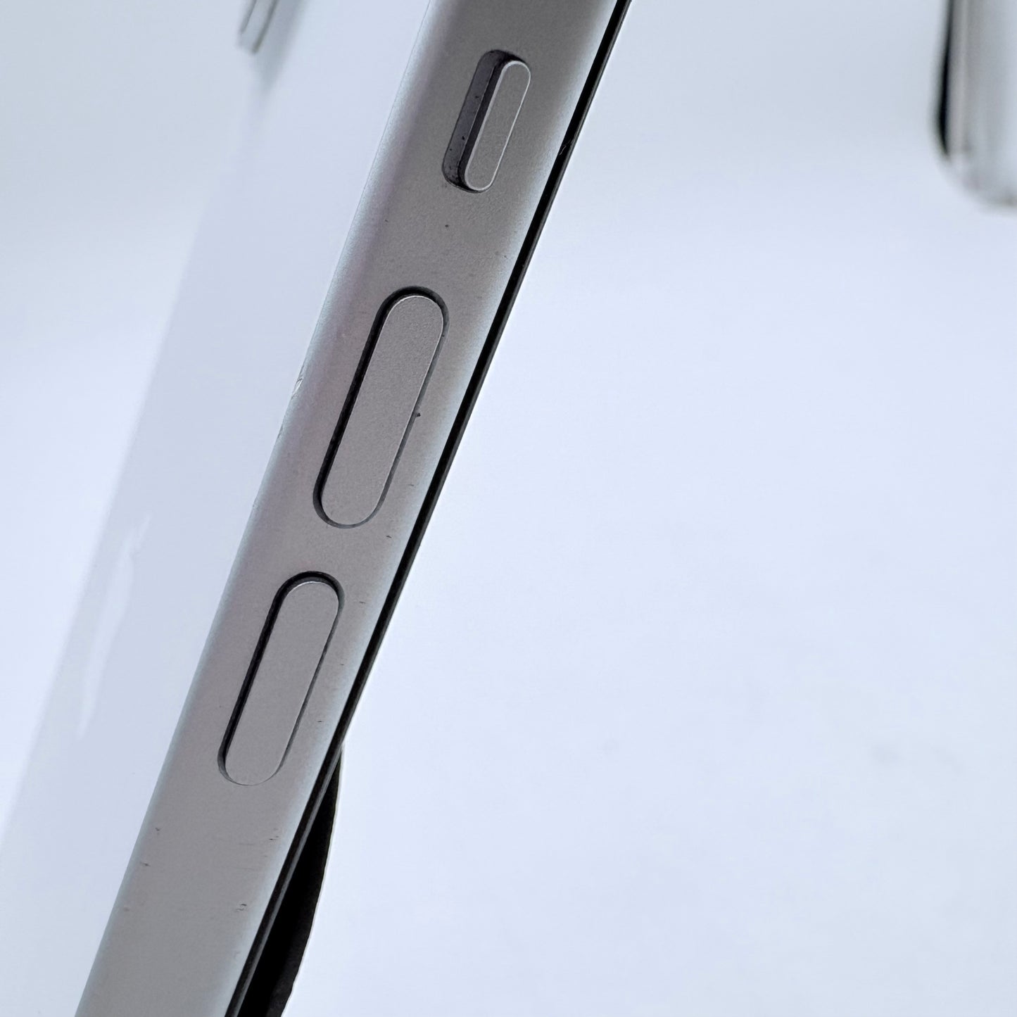 Apple iPhone 15 Plus 128GB White Unlocked READ