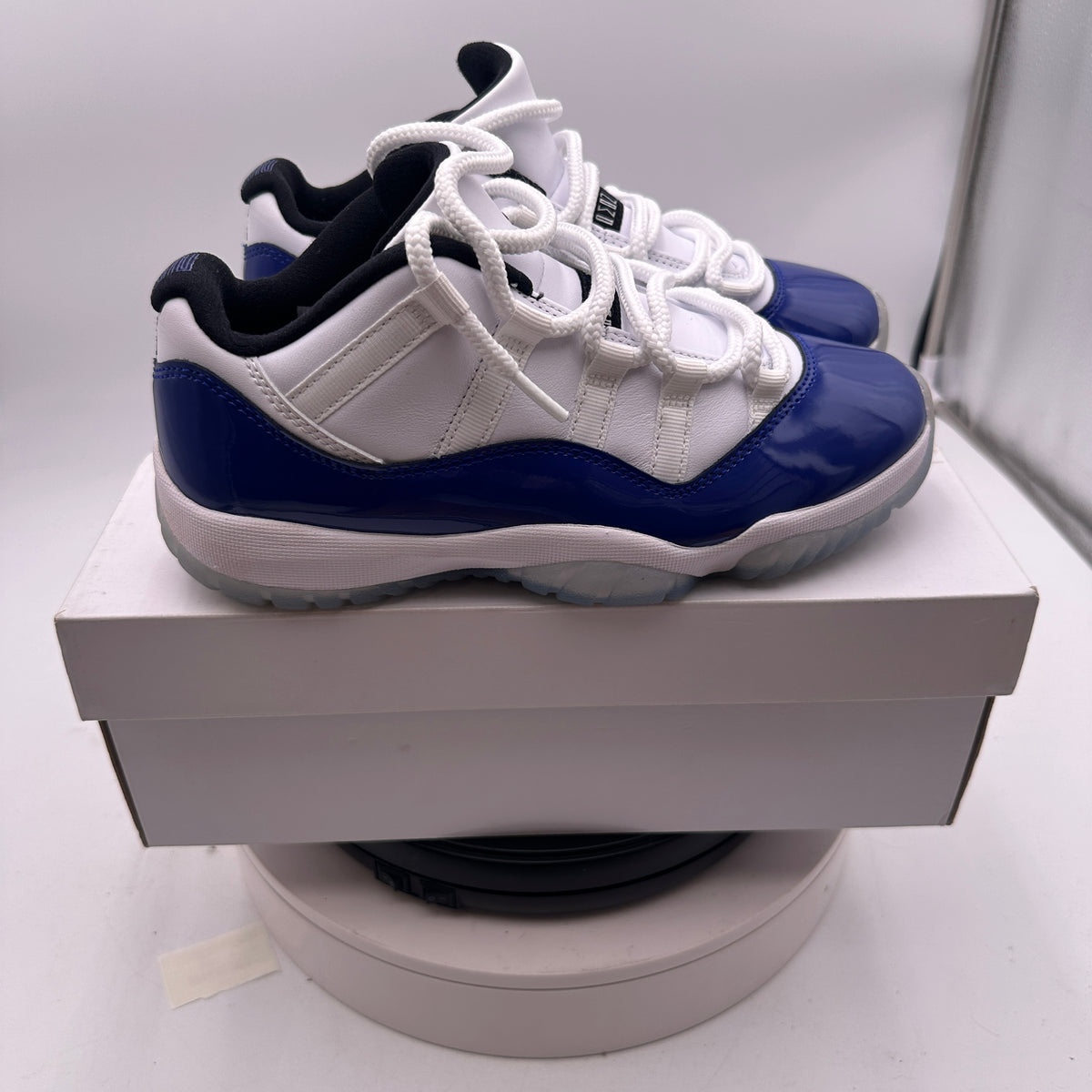 Jordan Womens Air Jordan 11 Retro Low White/Black-Concord Sneakers Size 7.5