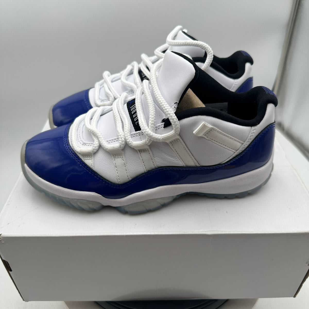 Jordan Womens Air Jordan 11 Retro Low White/Black-Concord Sneakers Size 7.5