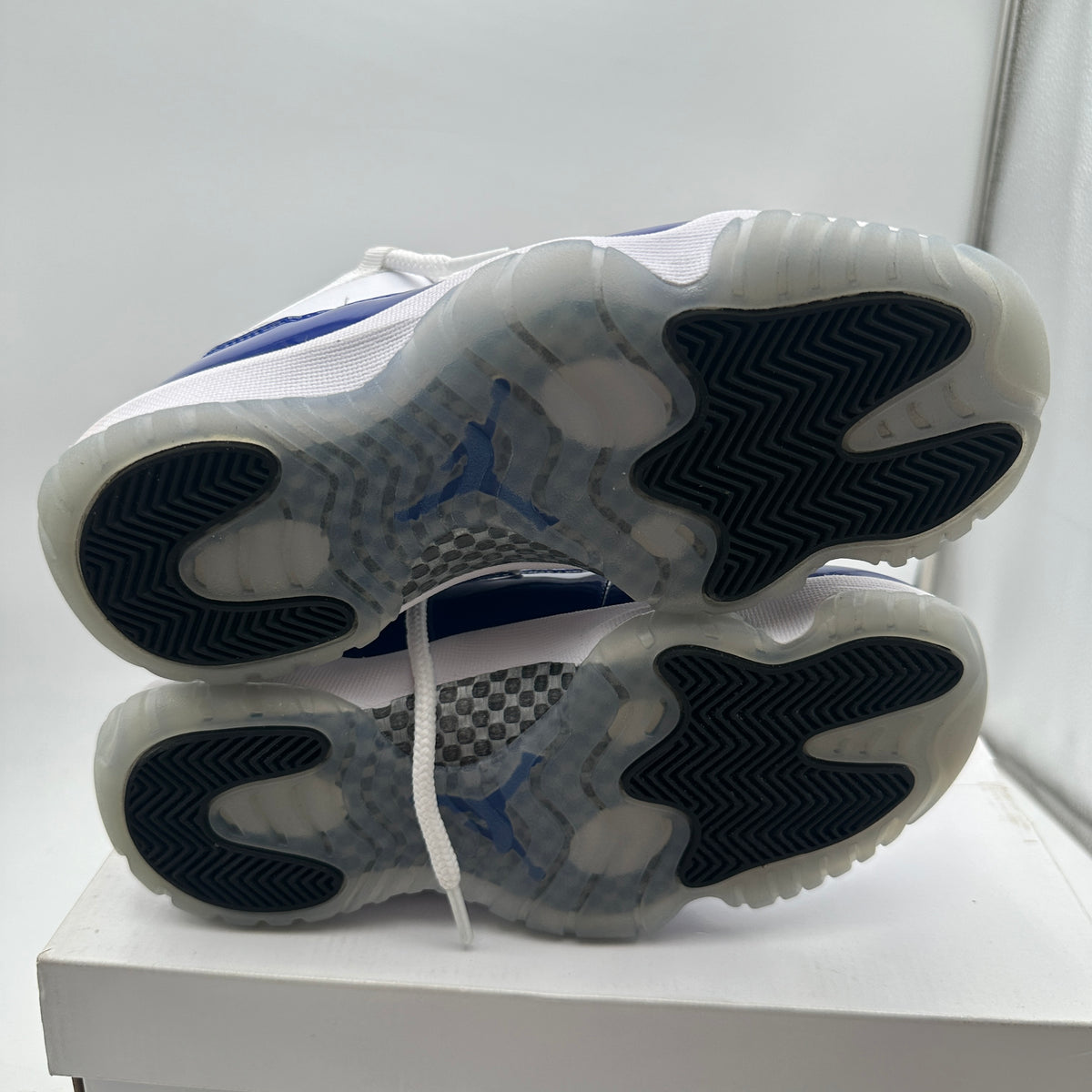 Jordan Womens Air Jordan 11 Retro Low White/Black-Concord Sneakers Size 7.5