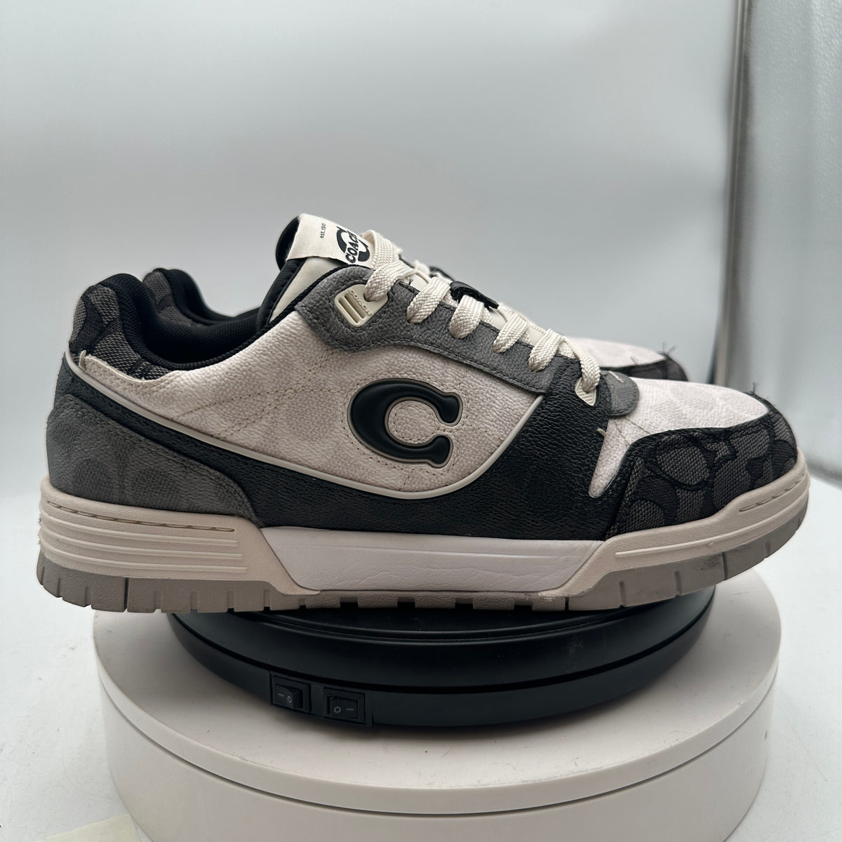 Coach Soho Sig Black/White Low Top Lace-Up Logo Sneaker CDE17 Size 10.5