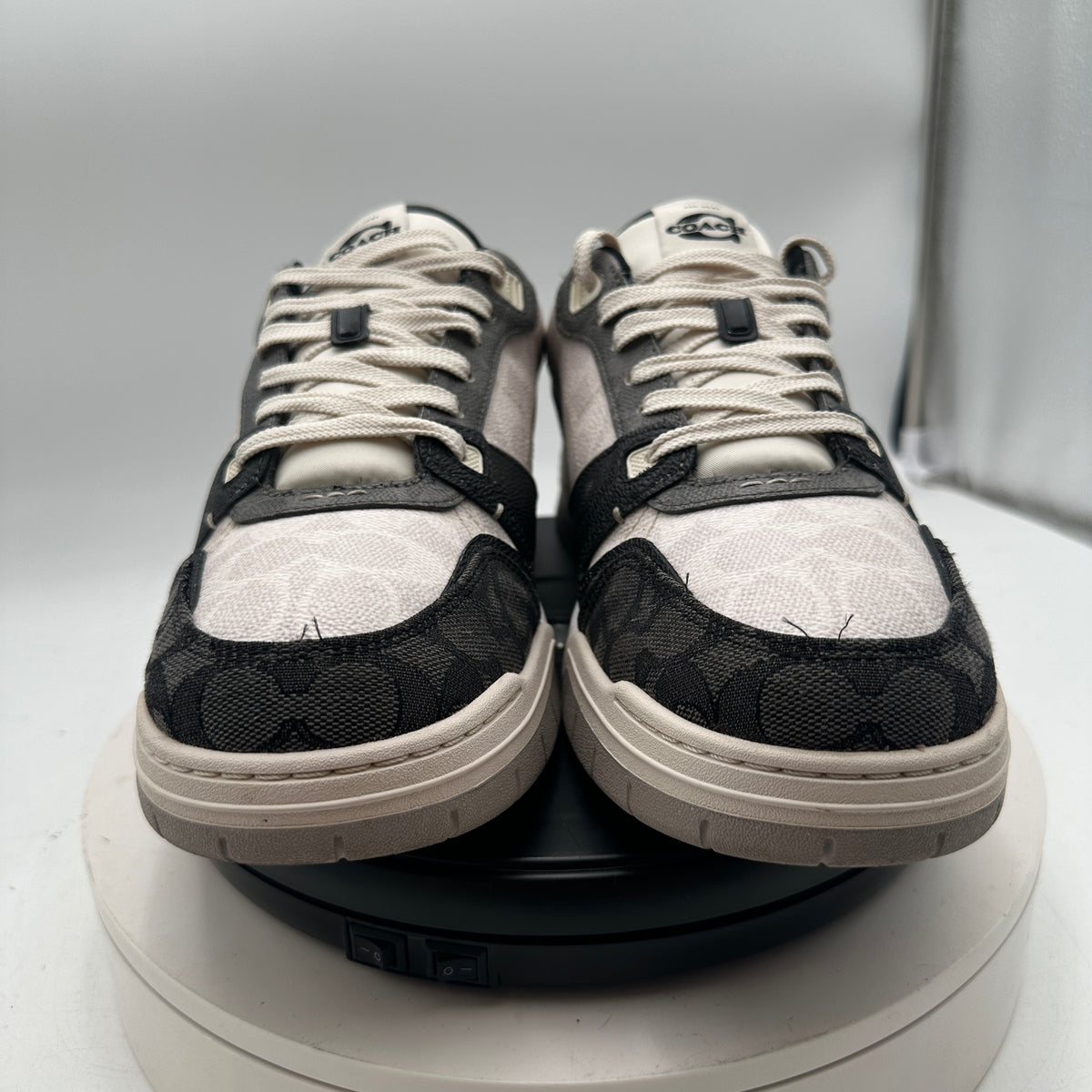 Coach Soho Sig Black/White Low Top Lace-Up Logo Sneaker CDE17 Size 10.5
