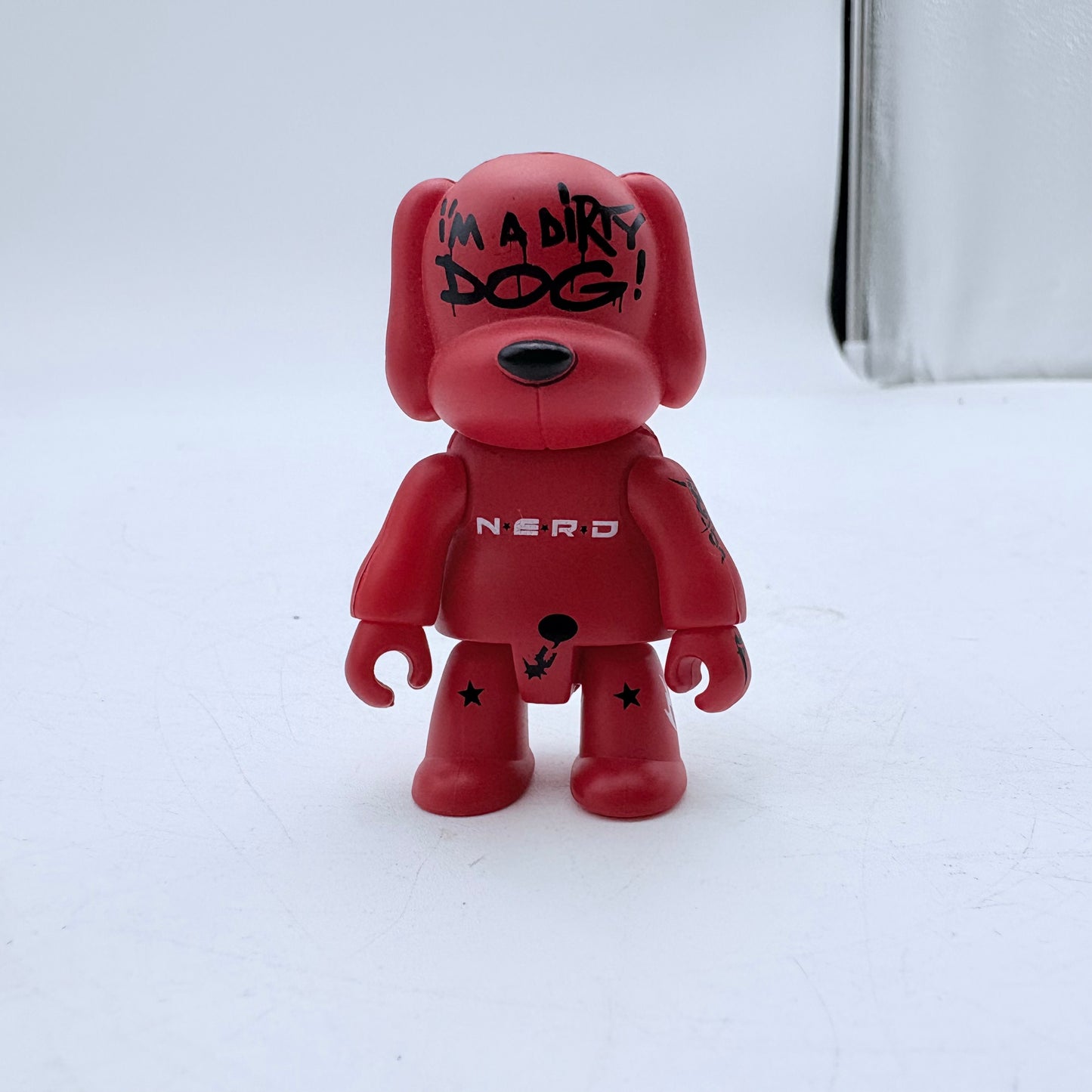 Rare 2004 Toy 2R N.E.R.D. QEE I'm a Dity Dog! Figure