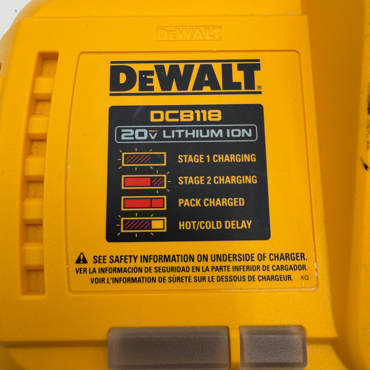 DeWalt DCB818 20V Lithium Ion Fast Charger