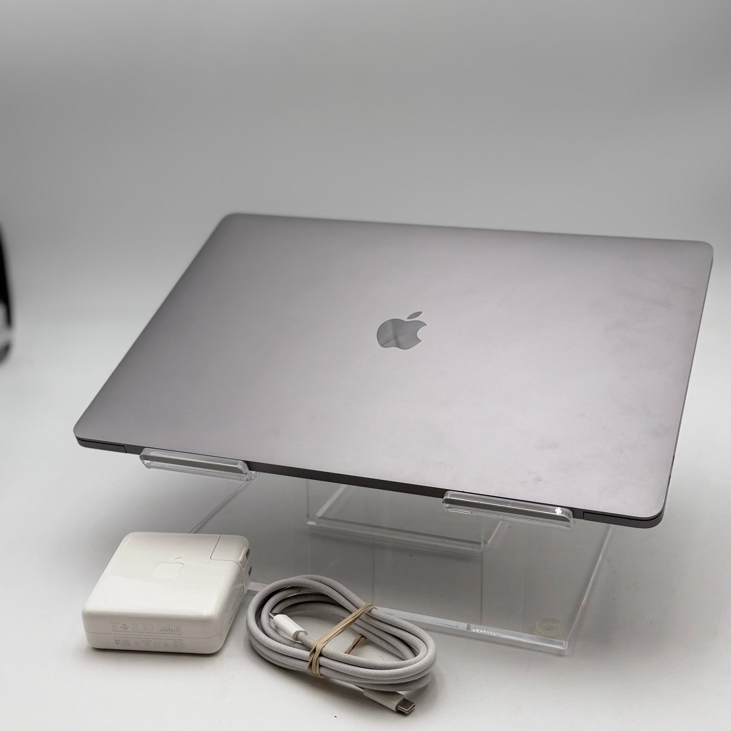 Apple MacBook Pro 16" A2141 i7 500GB 16GB READ