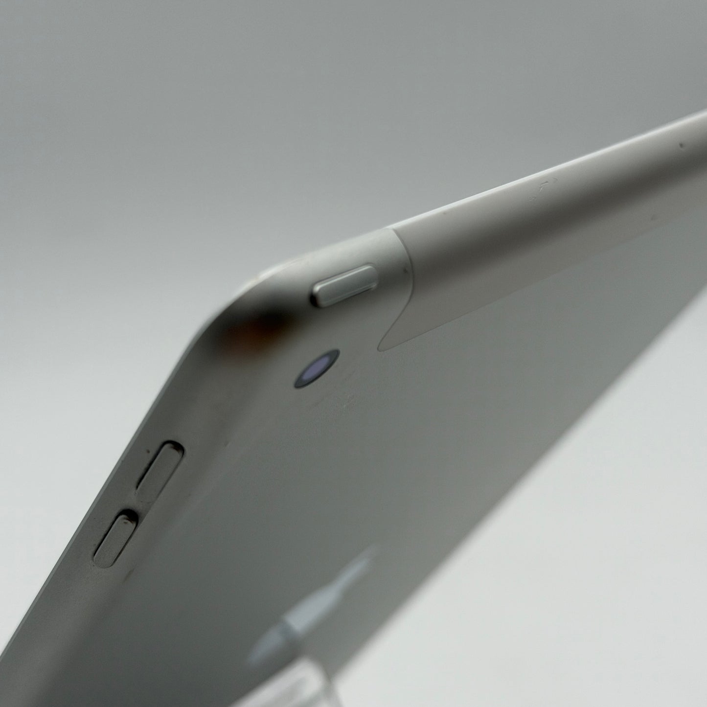 Apple iPad (7th Gen) A2198 (2019) Silver 32GB Wi-Fi Only
