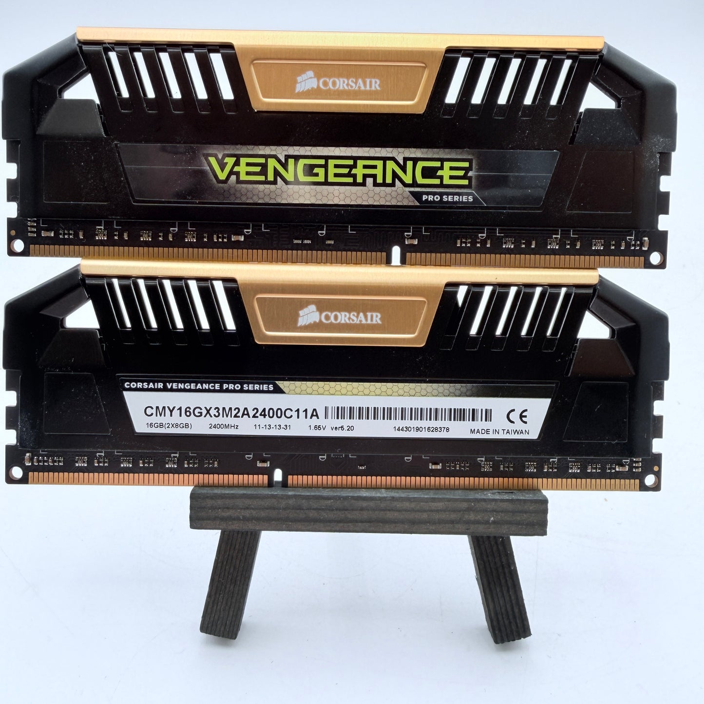 CORSAIR Vengeance Pro Series DDR3 DIMM 16GB (2x8GB) 2400MHz Gold Desktop RAM