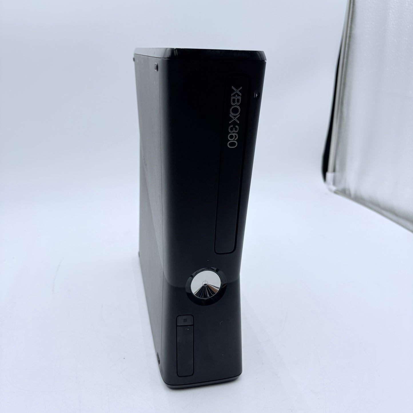 Microsoft Xbox 360 S (1439) 2010, 4GB with One Controller and All Cables