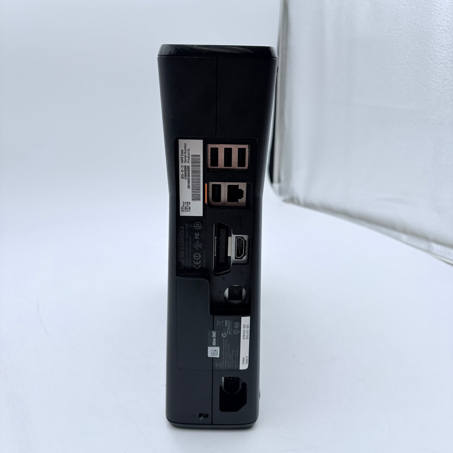 Microsoft Xbox 360 S (1439) 2010, 4GB with One Controller and All Cables