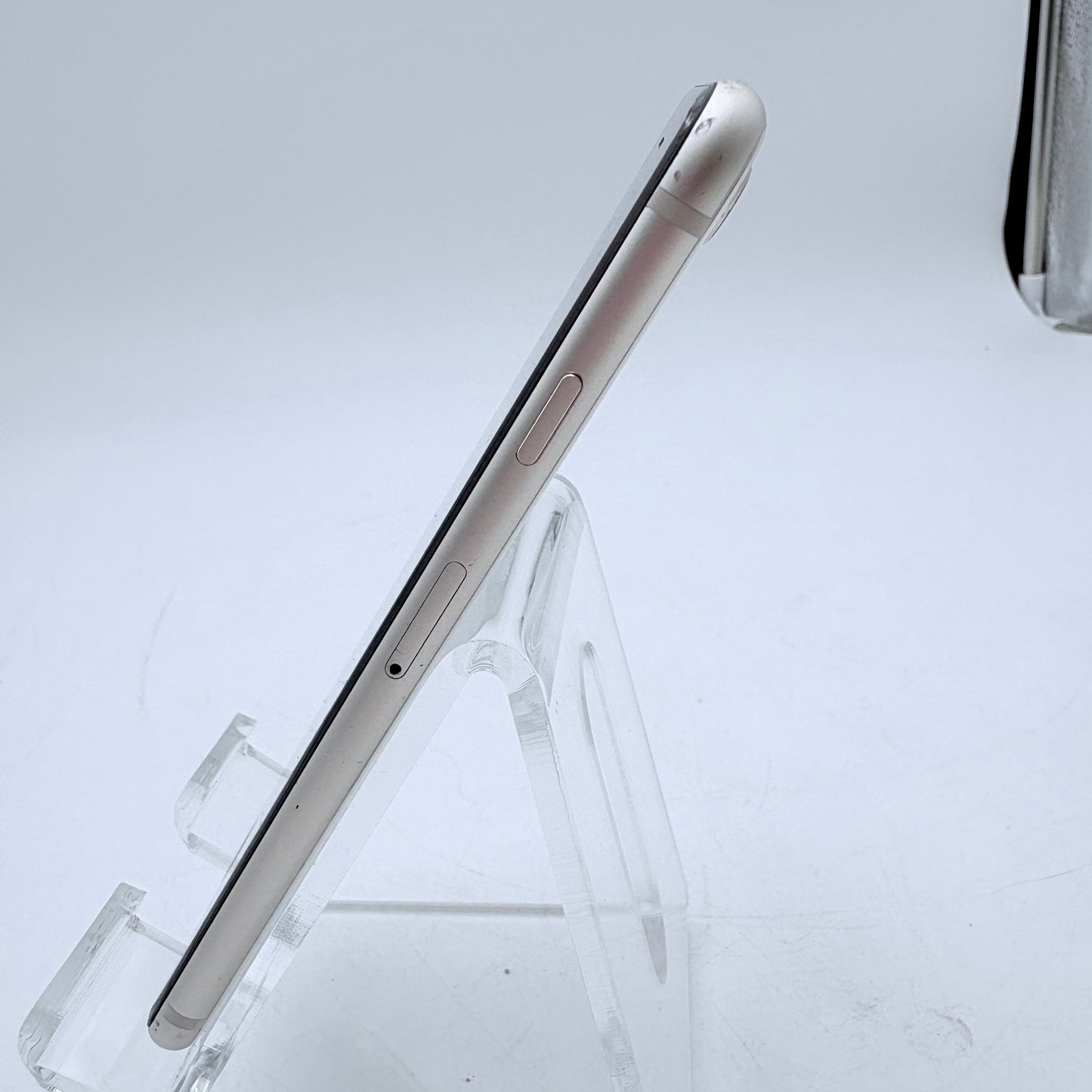 Unlocked Apple iPhone SE 64GB READ