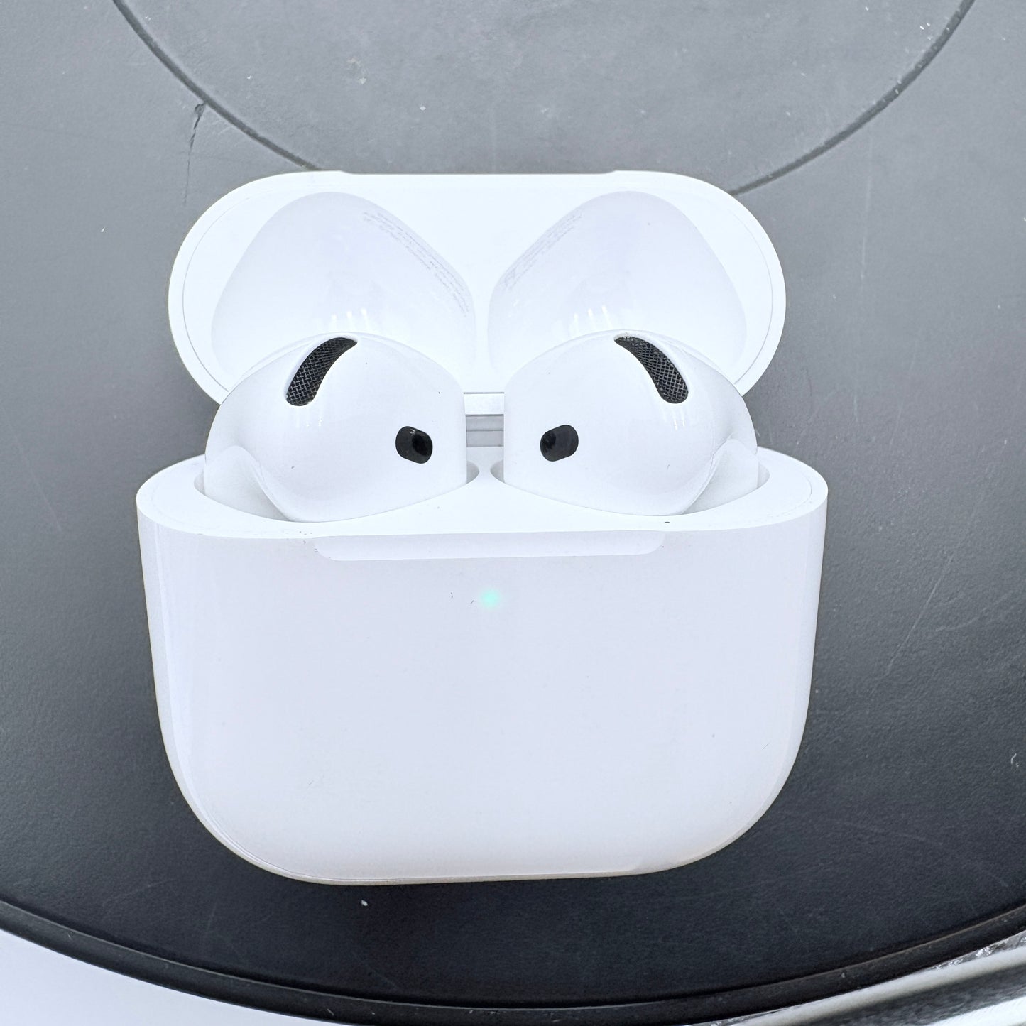 Apple AirPods (4th Gen) Complete Set A3055 A3056 A3059 CIB