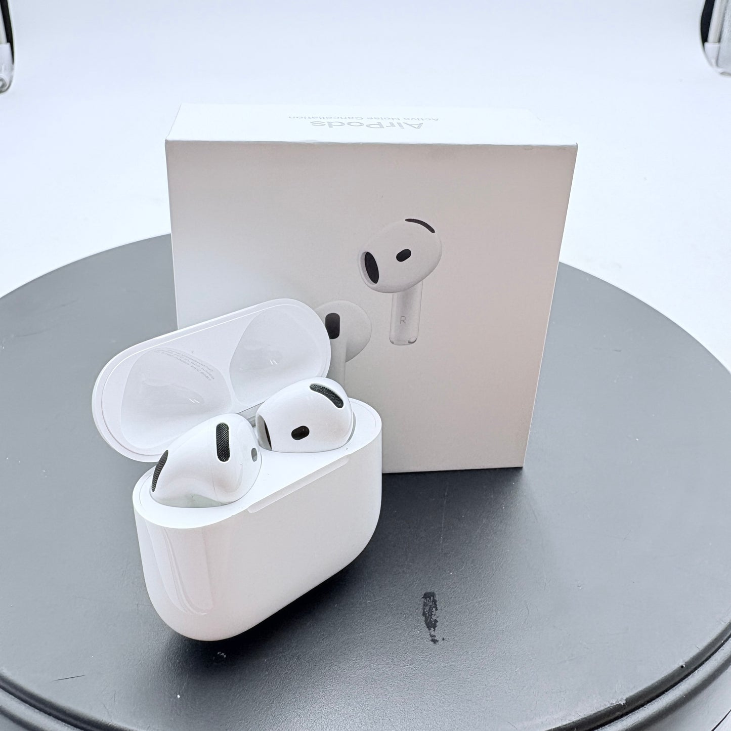 Apple AirPods (4th Gen) Complete Set A3055 A3056 A3059 CIB