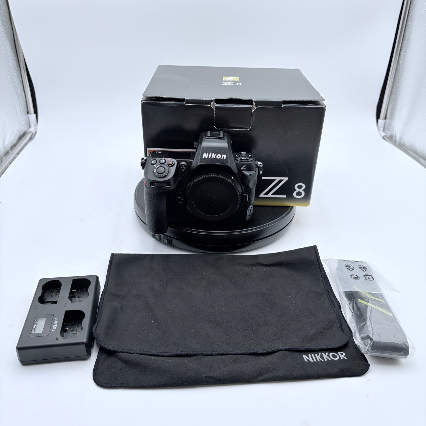 NIKON Z8 Z 8 MIRRORLESS DIGITAL CAMERA SHUTTER COUNT 9 MINT