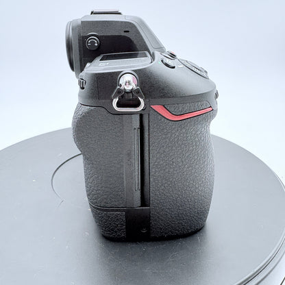 NIKON Z8 Z 8 MIRRORLESS DIGITAL CAMERA SHUTTER COUNT 9 MINT