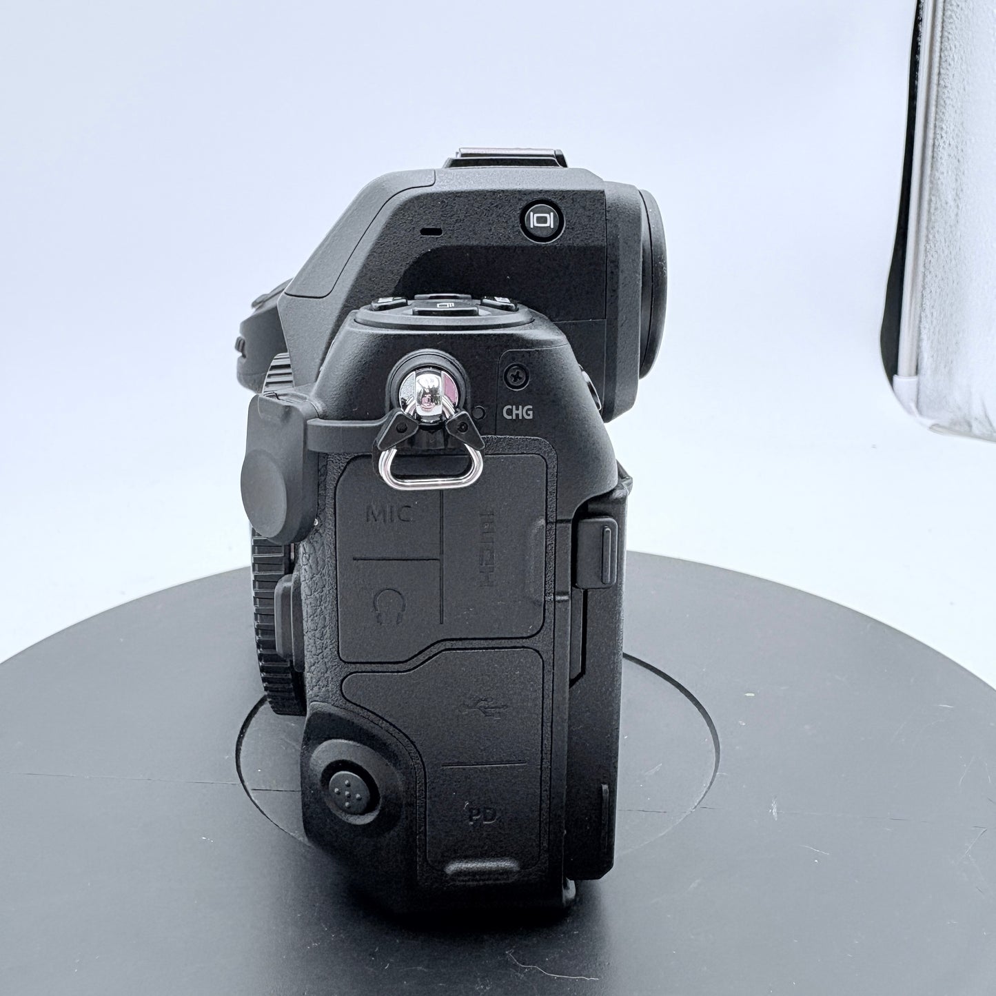 NIKON Z8 Z 8 MIRRORLESS DIGITAL CAMERA SHUTTER COUNT 9 MINT