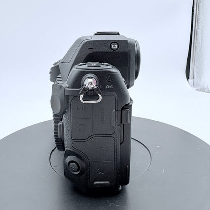 NIKON Z8 Z 8 MIRRORLESS DIGITAL CAMERA SHUTTER COUNT 9 MINT