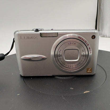 Panasonic DMC-FX01 Digital Camera With Manual, Two Batteries, Charger and Carrying Case