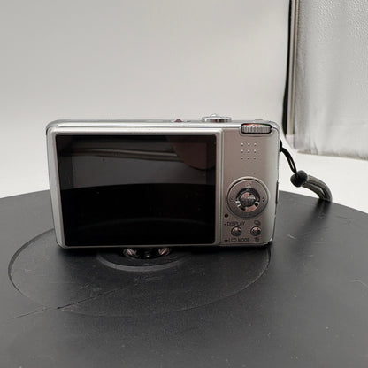 Panasonic DMC-FX01 Digital Camera With Manual, Two Batteries, Charger and Carrying Case